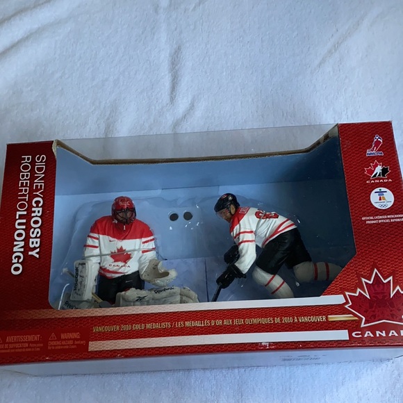 NWT Sidney Crosby Roberto luongo action figures - Picture 1 of 10
